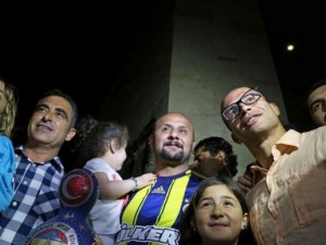 Taraftarın Alex'le selfie çılgınlığı!