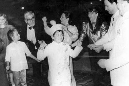 Ünlülerin hiç görmediğiniz aile albümleri 13