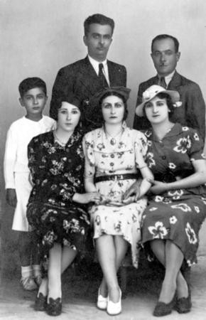 Ünlülerin hiç görmediğiniz aile albümleri 21