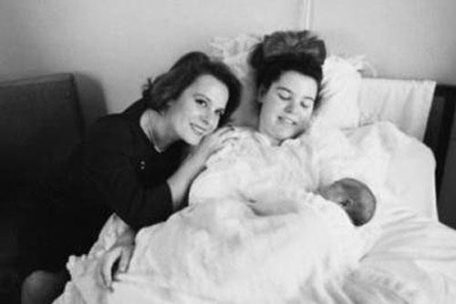 Ünlülerin hiç görmediğiniz aile albümleri 22