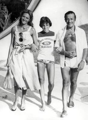 Ünlülerin hiç görmediğiniz aile albümleri 25