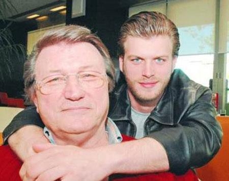 Ünlülerin hiç görmediğiniz aile albümleri 27