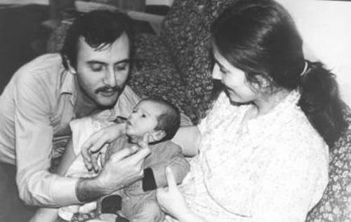 Ünlülerin hiç görmediğiniz aile albümleri 28