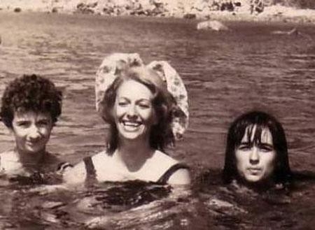 Ünlülerin hiç görmediğiniz aile albümleri 29