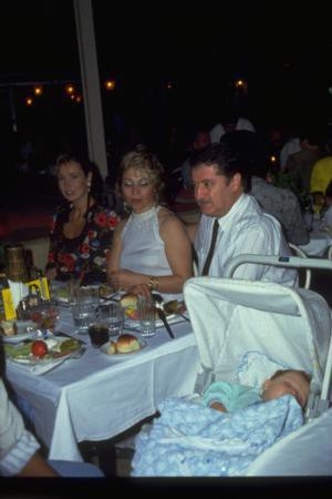 Ünlülerin hiç görmediğiniz aile albümleri 42