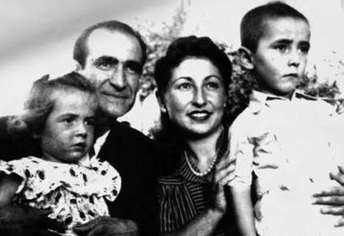 Ünlülerin hiç görmediğiniz aile albümleri 48