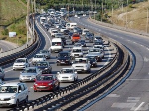 Tatilcilerin dönüş çilesi sürüyor