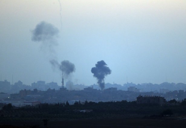 Gazze'de füze sivillerin üzerine böyle düştü 18