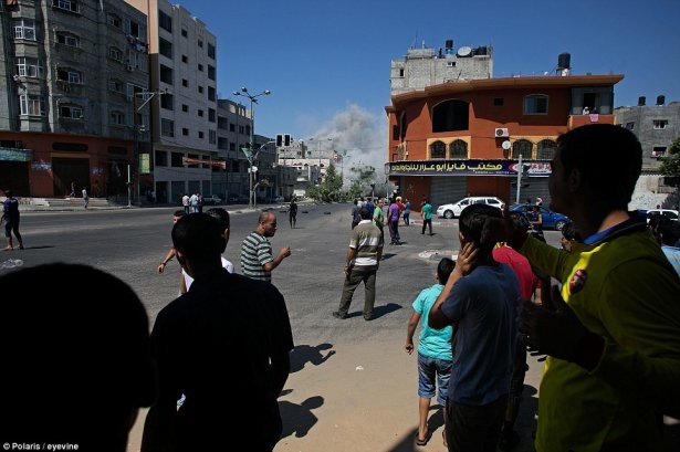 Gazze'de füze sivillerin üzerine böyle düştü 3