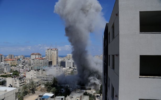 Gazze'de füze sivillerin üzerine böyle düştü 33