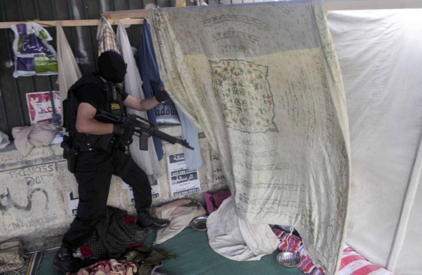 Rabia katliamının acı fotoğrafları 15