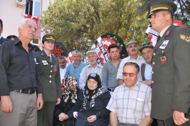 Şehit teğmen ve uzman çavuşa veda 16
