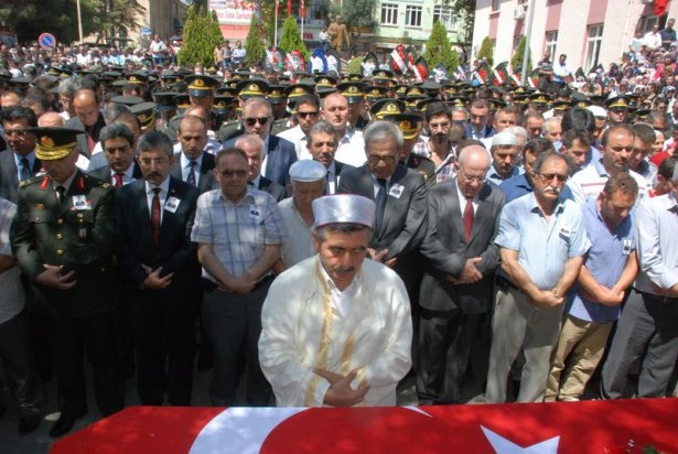 Şehit teğmen ve uzman çavuşa veda 17