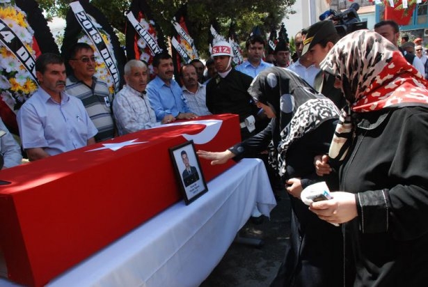 Şehit teğmen ve uzman çavuşa veda 20