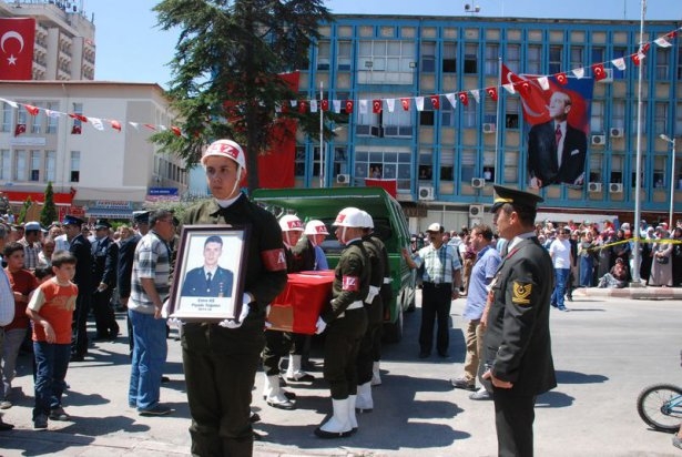 Şehit teğmen ve uzman çavuşa veda 37