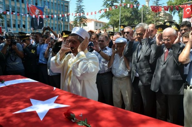 Şehit teğmen ve uzman çavuşa veda 40
