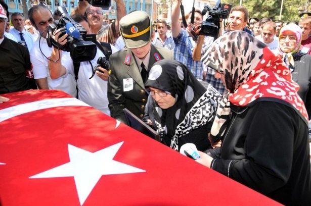 Şehit teğmen ve uzman çavuşa veda 45