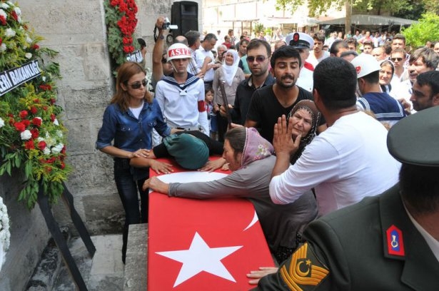 Şehit teğmen ve uzman çavuşa veda 70