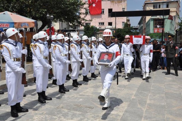 Şehit teğmen ve uzman çavuşa veda 71