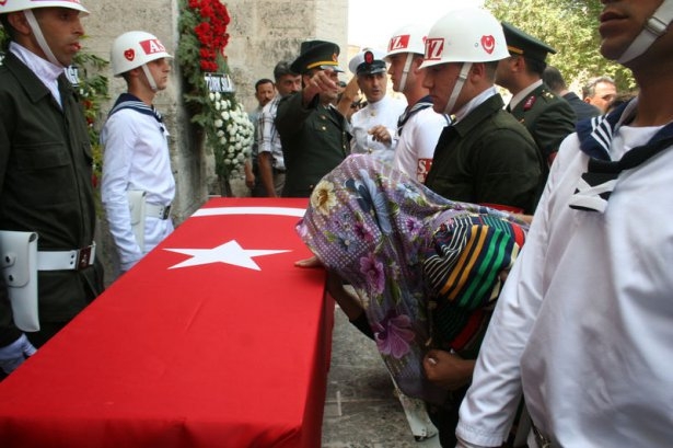 Şehit teğmen ve uzman çavuşa veda 75