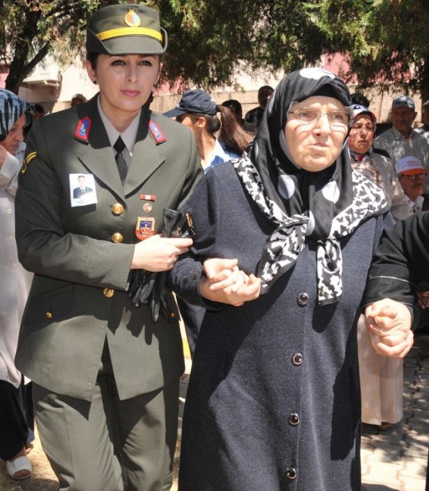 Şehit teğmen ve uzman çavuşa veda 8