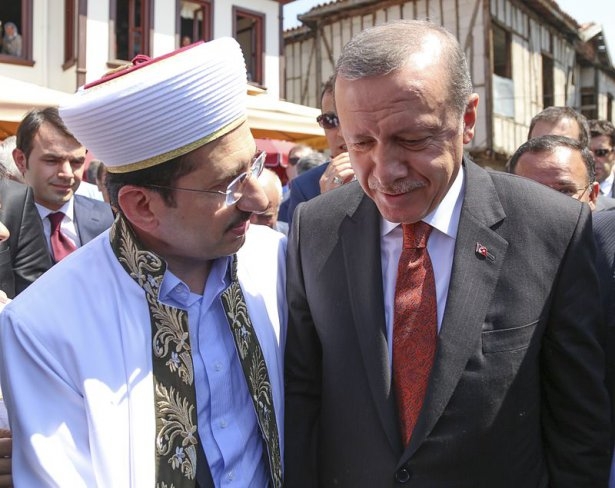 Erdoğan'la Davutoğlu Cuma'yı beraber kıldı 23
