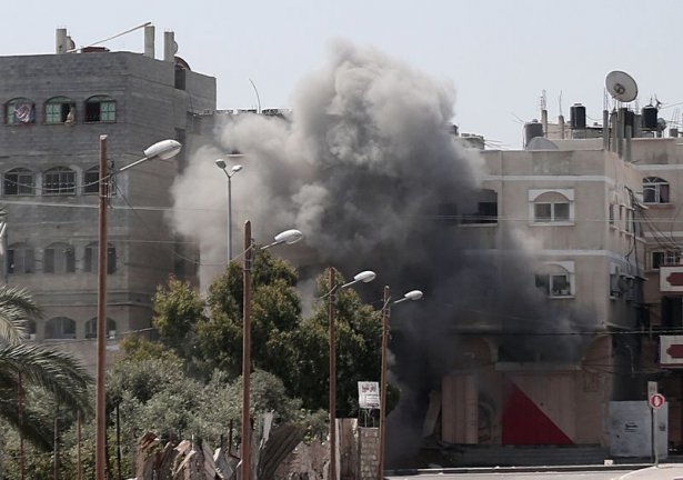İsrail'in roketleri Gazze'ye yağıyor 3