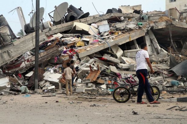 İsrail'in roketleri Gazze'ye yağıyor 49