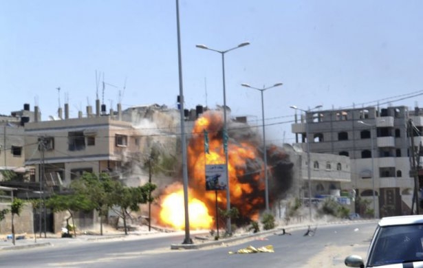 İsrail'in roketleri Gazze'ye yağıyor 6