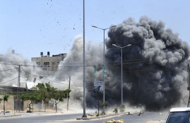 İsrail'in roketleri Gazze'ye yağıyor 8