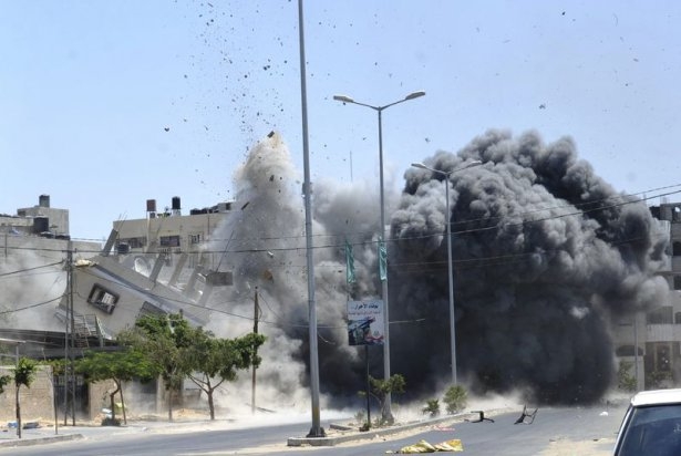 İsrail'in roketleri Gazze'ye yağıyor 9