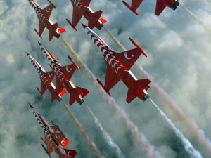 Türk Yıldızları'nın "Mevlana" gösterisi nefes kesti