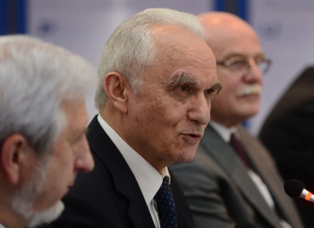 Ak Parti hükümeti ve bakanları 64