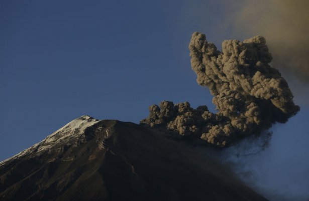 Ekvator'da Tungurahua Yanardağı patladı! 2
