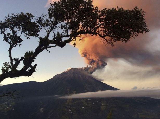 Ekvator'da Tungurahua Yanardağı patladı! 6