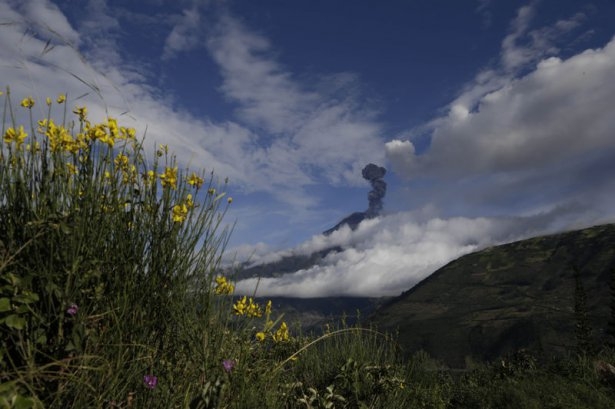 Ekvator'da Tungurahua Yanardağı patladı! 8