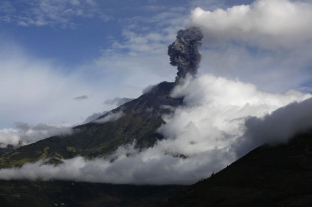 Ekvator'da Tungurahua Yanardağı patladı! 9