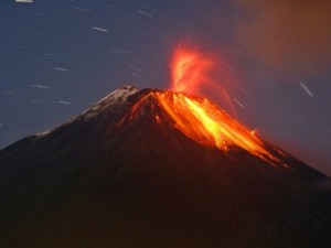 Ekvator'da Tungurahua Yanardağı patladı!