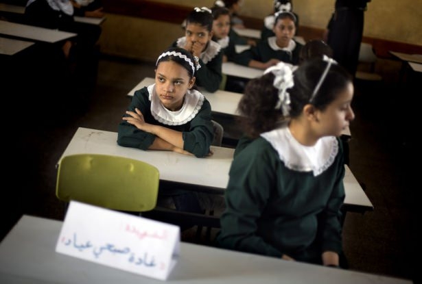 Gazze'nin yıkık sınıflarında ilk ders 17