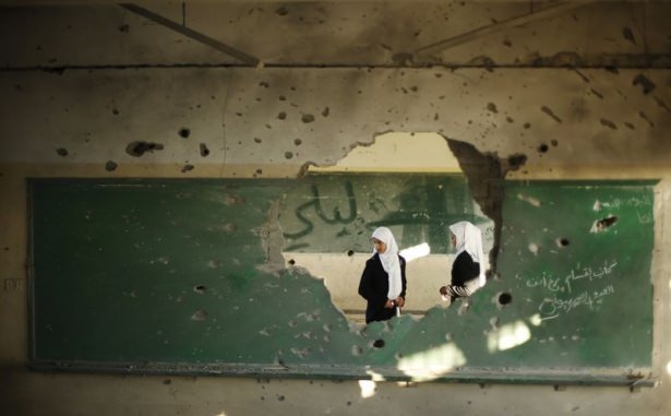 Gazze'nin yıkık sınıflarında ilk ders 29