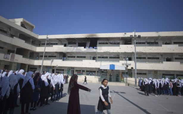 Gazze'nin yıkık sınıflarında ilk ders 30