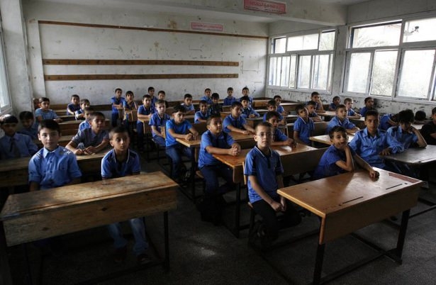 Gazze'nin yıkık sınıflarında ilk ders 33