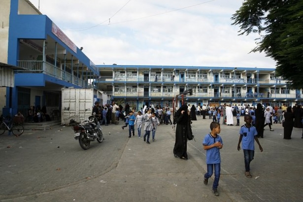 Gazze'nin yıkık sınıflarında ilk ders 35