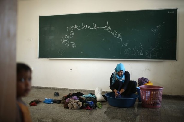 Gazze'nin yıkık sınıflarında ilk ders 37