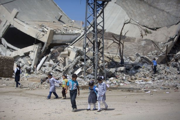 Gazze'nin yıkık sınıflarında ilk ders 41