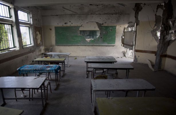 Gazze'nin yıkık sınıflarında ilk ders 44