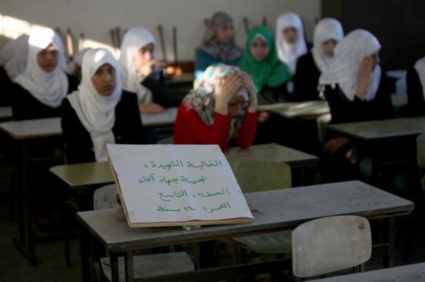Gazze'nin yıkık sınıflarında ilk ders 45