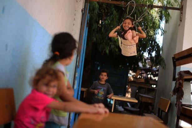 Gazze'nin yıkık sınıflarında ilk ders 50