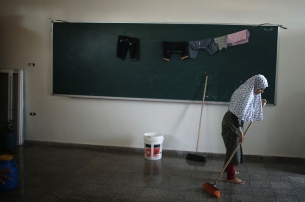 Gazze'nin yıkık sınıflarında ilk ders 51