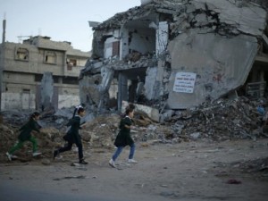 Gazze'nin yıkık sınıflarında ilk ders